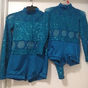 Dance costume, two sizes of the same color.The price is for each one.Beautiful